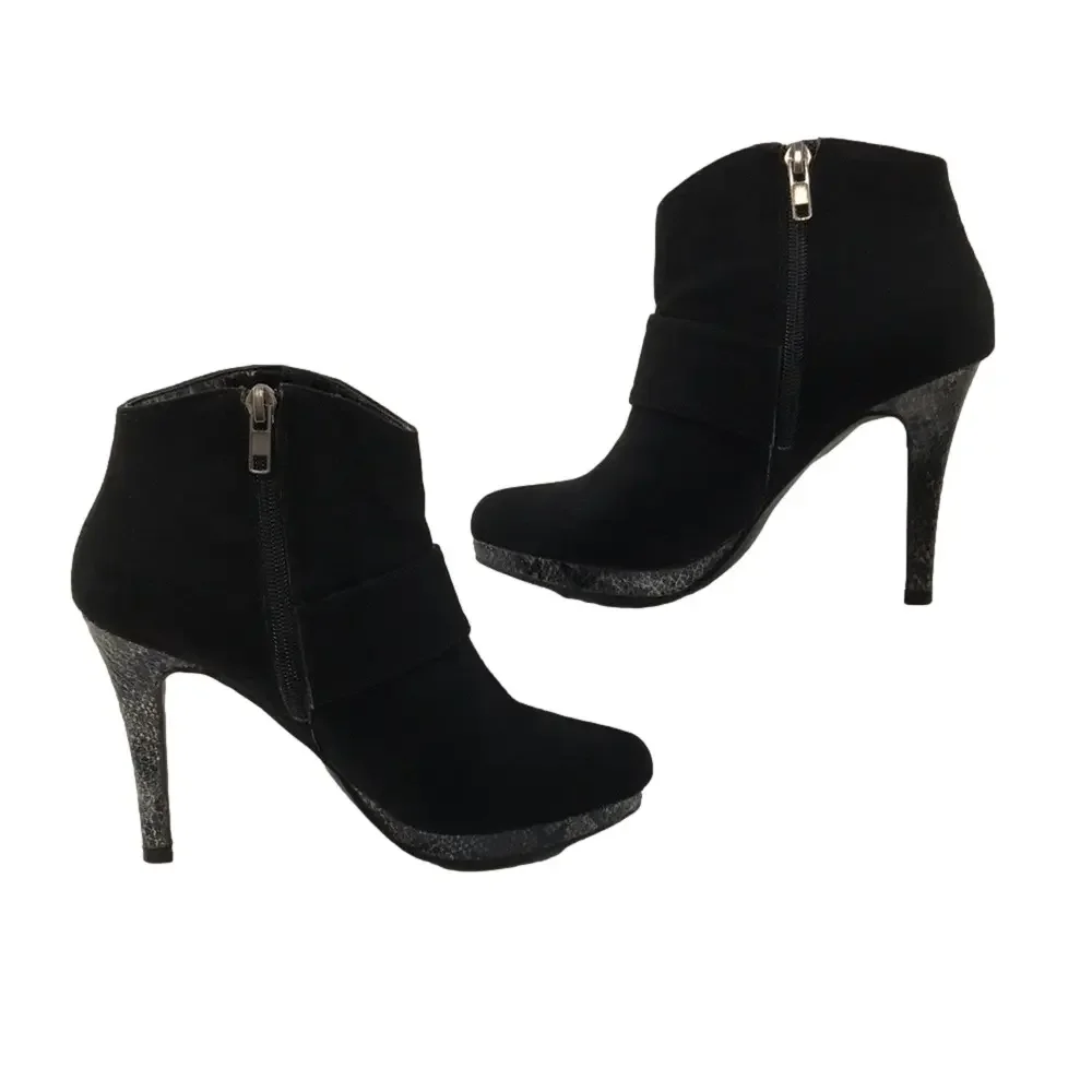 9&CO Women’s JJRAIDEL Black Faux Suede/Snakeskin 4” Heal Ankle Bootie, Buckle—6M
